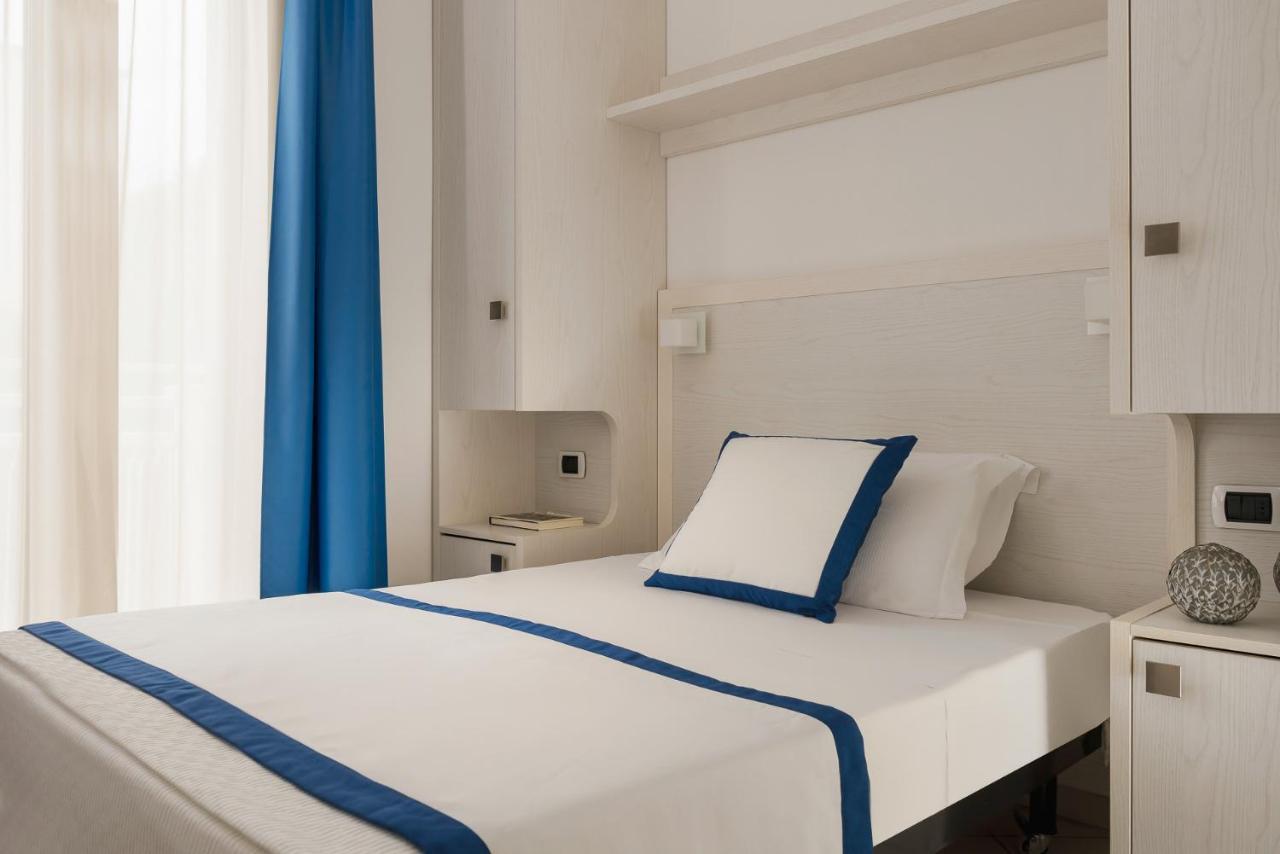 Hotel Embassy Риччоне Экстерьер фото