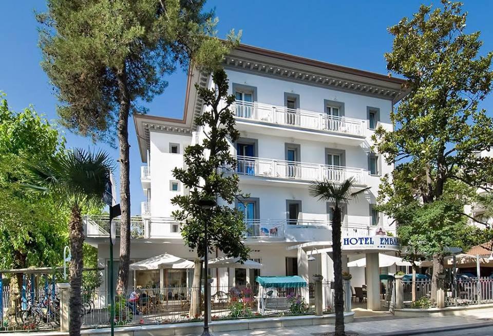Hotel Embassy Риччоне Экстерьер фото
