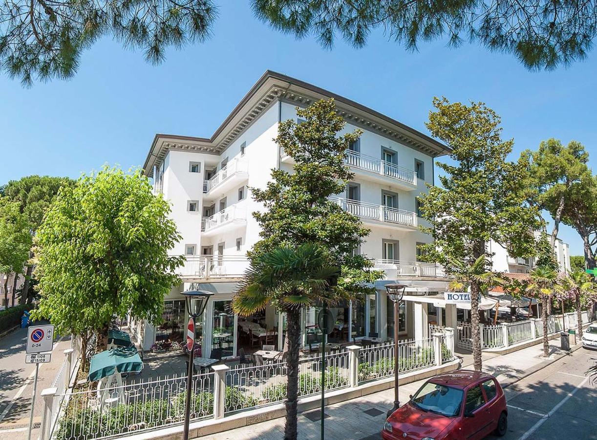 Hotel Embassy Риччоне Экстерьер фото