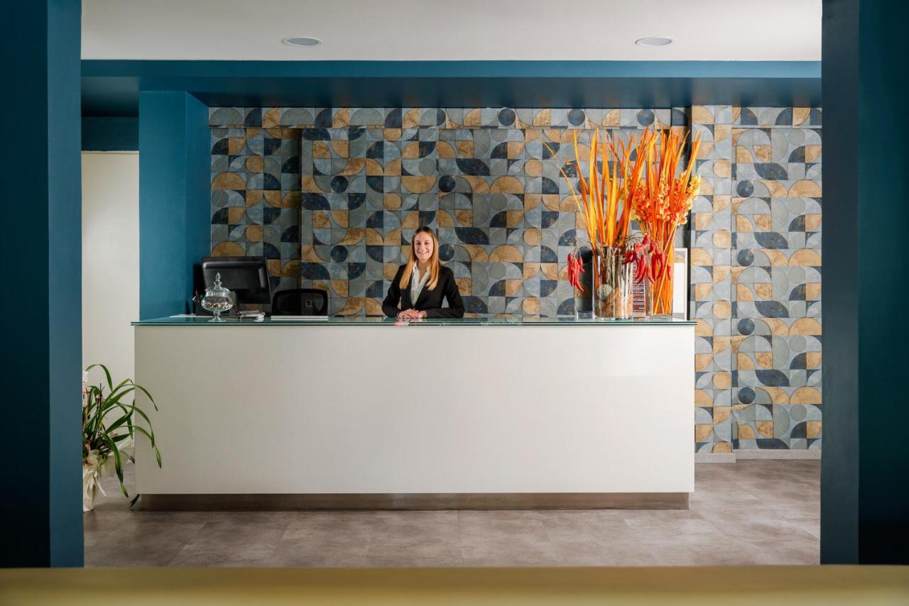 Hotel Embassy Риччоне Экстерьер фото